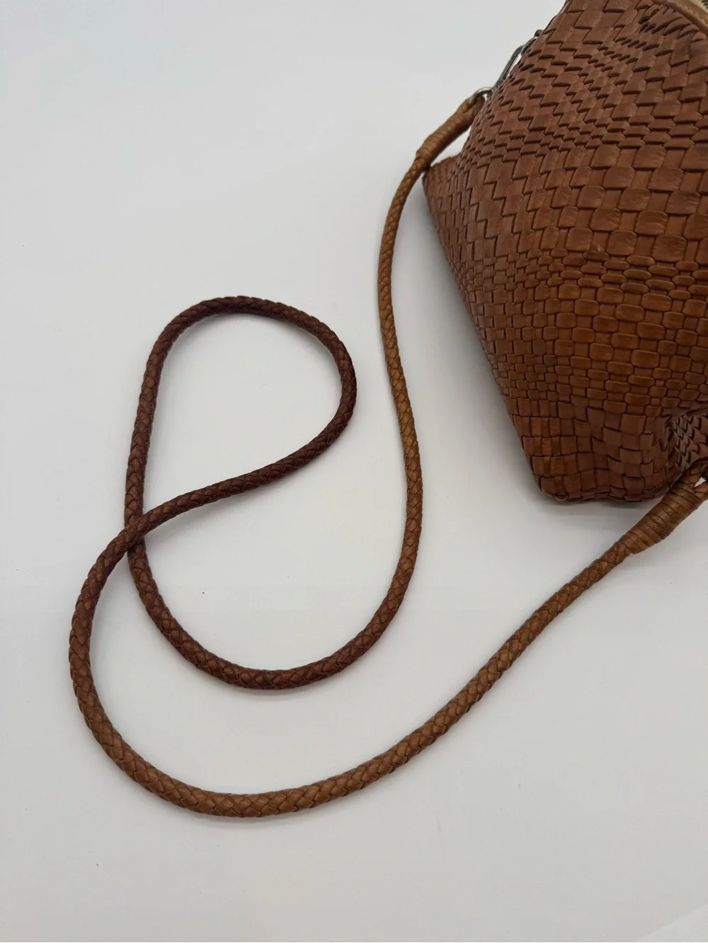 Dragon diffusion Woven Leather Crossbody Bag - Brown